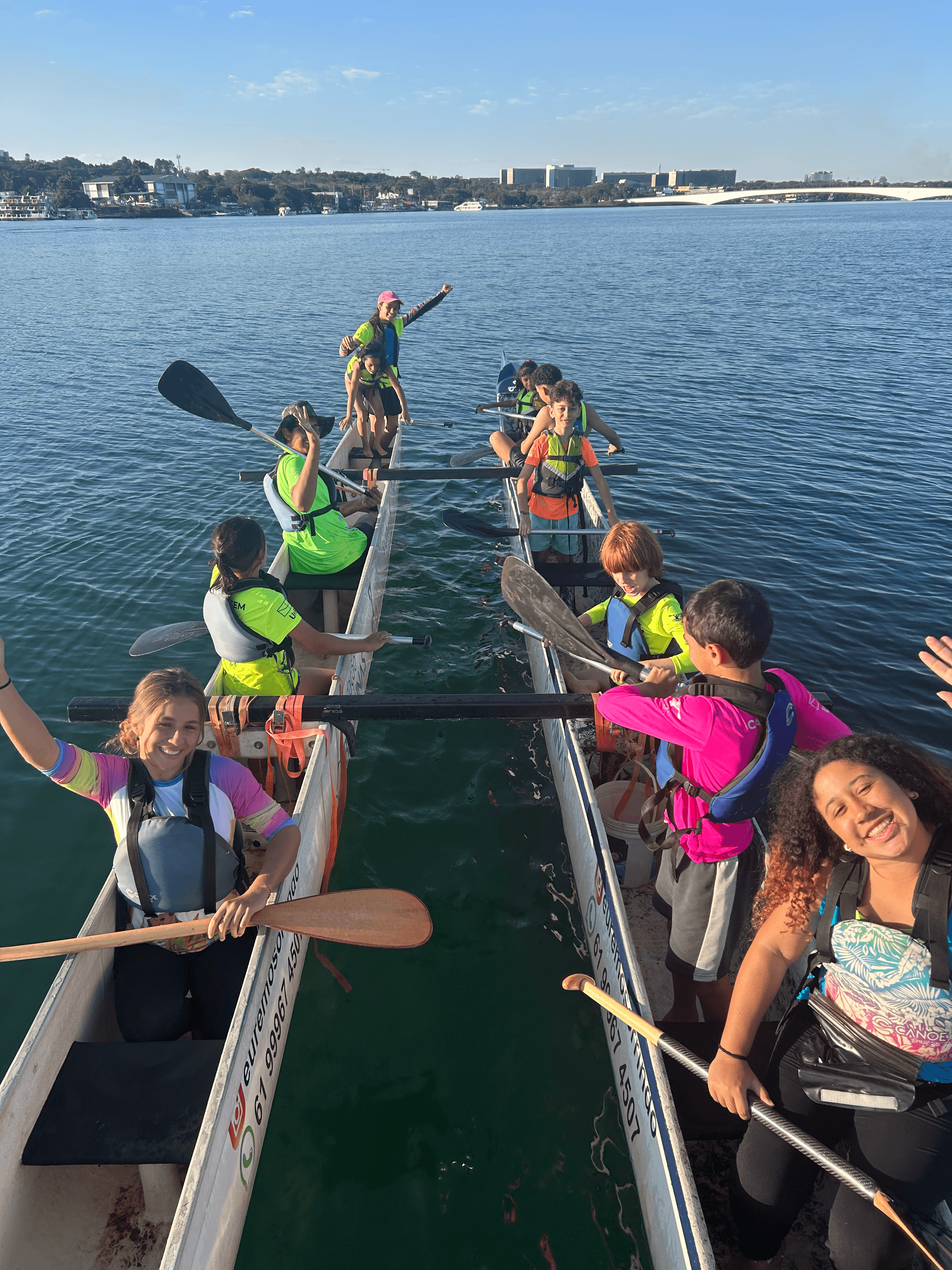 Crianças brincando na Colônia Eu Remo Sorrindo