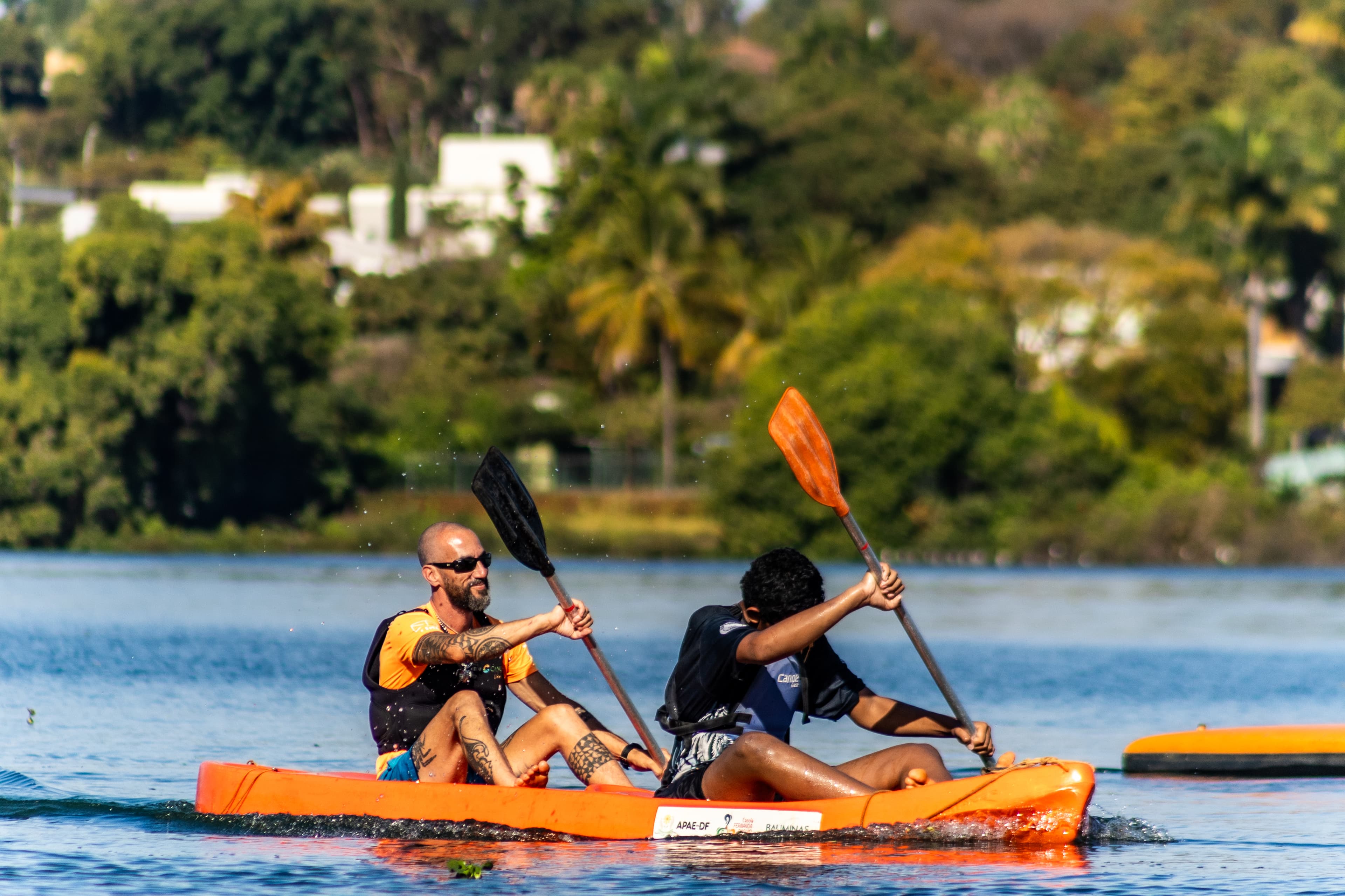 Diversão segura no lago